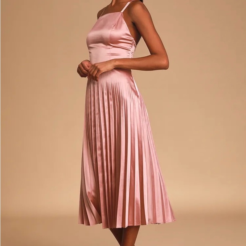 Lulus Dress NWT Womens Size Small Give us a Twirl Rose Pink Satin Pleated Midi